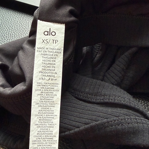 Alo Yoga Seamless Sports Bra Black Ribbed Scoop Neck Athletic Yoga Sz XS - Picture 7 of 10